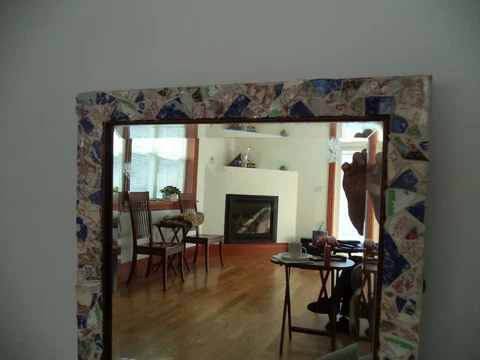 ANTIQUE FOLK ART FRAMED BEVELED MIRROR ANTIQUE PLATES AROUND FRAME 23 1/2" X 19 Cover
