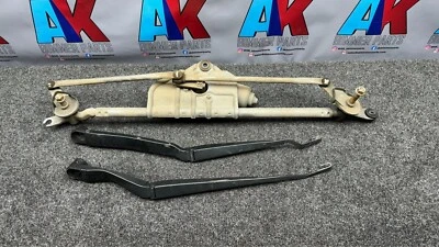 10-15 Chevrolet Camaro Windshield Wiper Linkage with Arms and Motor - Image 1 of 4