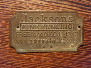 geprägtes Schild Zaunanlage aus England Kupfer Jackson Fine Fencing UK Garden !! - Picture 1 of 2