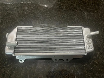 NEW KAWASAKI 2010-2016 KX250F OEM LEFT RADIATOR ASSEMBLY 39061-0190 - Image 1 of 4