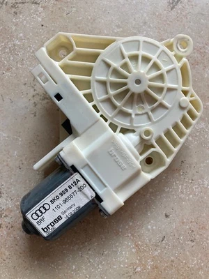 Orig. Motore alzavetro BROSE per AUDI 8K0959812A posteriore destro dal 2009 - Immagine 1 di 4