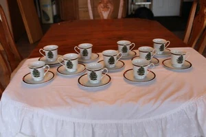 Ribbons & Tree Christmas Vintage Topco Porcelain China 11 Cups & 12 Saucers - Picture 1 of 12