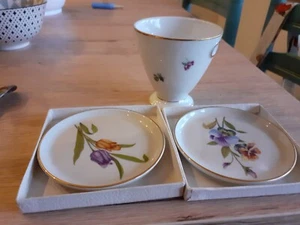 Fürstenberg 2 x Untersetzer für Glas Blumenmotive + 1 x Becher Vase Streublume - Bild 1 von 4