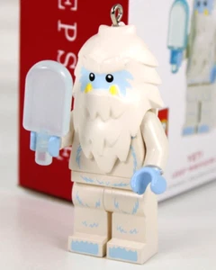 Hallmark Lego Yeti Abominevole Pupazzo di Neve Ornamento Minifigure Natale Nuovo 2022 - Foto 1 di 14