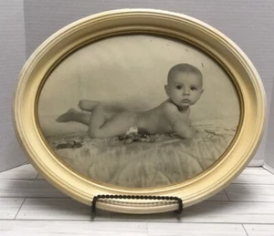Vintage GERAHMTES FOTO BILD nacktes Baby Kind antik oval Holzrahmen 16”X13” ~LESEN - Bild 1 von 9