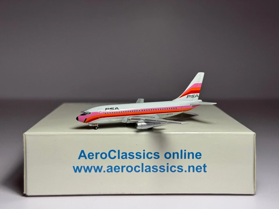 Aeroclassics 1:400 PSA Boeing 737-214 N379PS orange smile ACN379PS - Image 1 of 2