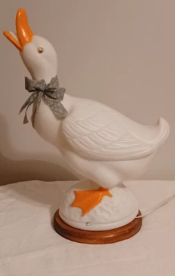 Antiguo molde soplado vintage pato/ganso sobre soporte de madera iluminado interior/exterior con arco Foto 1 de 4