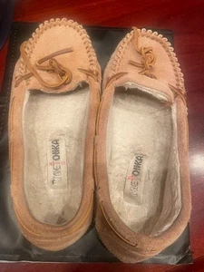 Mocassini donna taglia 7 marrone minnetonka pelle tomaia fodera pelliccia sintetica usati - Foto 1 di 4