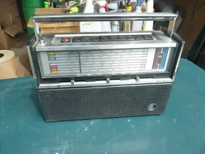 GE AC/DC 7- Band AM/FM Shortwave SW Radio Parts or Repair - Picture 1 of 12