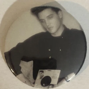 Elvis Presley Pinback Button Young Elvis J4 - Picture 1 of 3