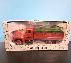 Vintage First Gear 1957 International R-190 Grain Box Die Cast Truck 1:34 New - Bild 1 von 8