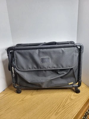 TUTTO Máquina de Coser Plegable Sobre Ruedas Estuche 19" X 12" X 8" Negro Foto 1 de 4