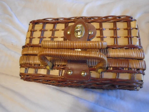 Picnic basket, plastic ware, perfect condition, 9.5"x9.5"x 5", large purse size Cover