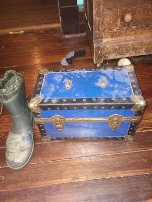 READ DESC small vintage baxton trunk for storage blue faux alligator skin  - Image 1 of 4