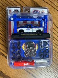 M2 Machines Model Kit NHRA 1992 Chevrolet C1500 SS 454 - Bild 1 von 2