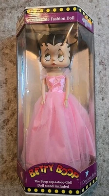 BETTY BOOP Precious Kids Muñeca de Moda Coleccionable 1998 Vestido Rosa NUEVO EN CAJA Foto 1 de 4