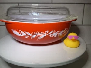 Vintage Pyrex #024 Promo Holiday Pine Cone 2-Qt Casserole Dish, 1960 - Picture 1 of 7