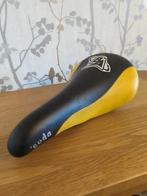 Asiento de silla de montar de bicicleta Selle SMP BA Cuda - negro y amarillo hecho en Italia  Foto 1 de 4