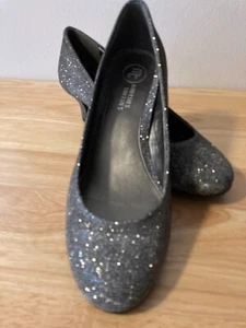 Mootsies Tootsies Women's Sparkly Silver Shoes with Heel - Size 8.5 M	 - Picture 1 of 6