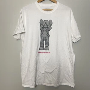 KAWS WHAT PARTY BROOKLYN MUSEUM 2021 SPACE TEE SHIRT WHITE GREY SIZE XL - Bild 1 von 4
