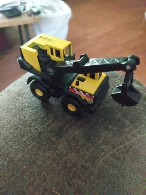Retroexcavadora Maisto Tonka 1999 Hasbro Tonka Mighty Construction escala 1:64 Foto 1 de 4