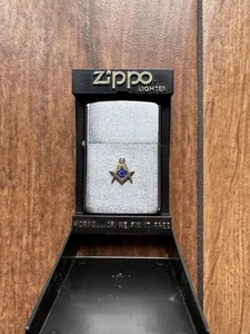 Accendino Zippo 1989 Con Emblema Massonico Massoneria Massonic Emblem Lighter - Foto 1 di 13