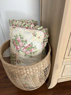 BELLINI Floral Bouquet Baby Crib Reversible Print Ruffle Quilt Made in USA - Image 1 of 4