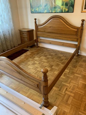 Massives Bett in Eiche - Bild 1 von 2