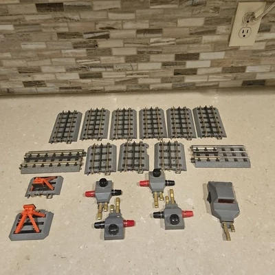 18 piece Rail King MTH Realtrax O Gauge Train Track & Accessory Lot - Image 1 of 4