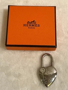 Candado HERMES Cadena 2004 Fantasy Heart Silver Lock Bolso Dije Nuevo jp - Imagen 1 de 11