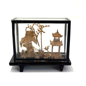 Vintage chinesische Miniatur Diorama handgeschnitzt Kork Schatten Box Glas Holz Etui 3" - Bild 1 von 6