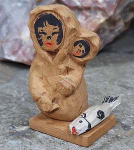 1985 Vintage Alaska Cottonwood Bark Carving of Eskimo Woman Baby by Mary Baldwin - Picture 1 of 4