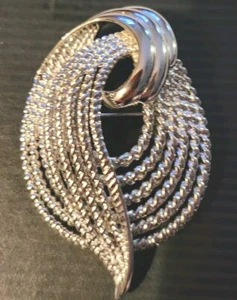 RARE Vintage Monet Twisted Rope Estate  Silvertone Pin Brooch Signed Christmas  - Picture 1 of 6