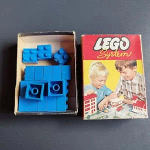Vintage Lego System Box no 220  produced in 1958-1965. 20 2x2 blue bricks. - Picture 1 of 7