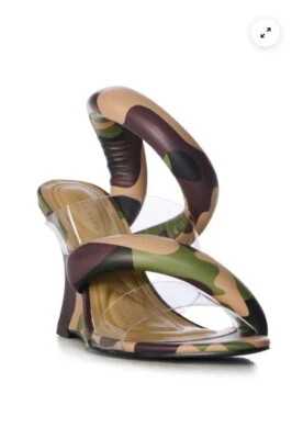 Sandalia de cuña Azalea Wang Minoru Puff en camuflaje Foto 1 de 4