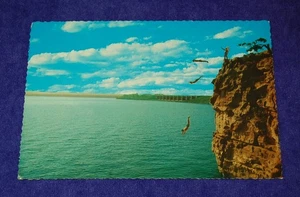 Cartolina d'epoca cromata Cliff Divers, Big Daddy Bluff, Lake Tenkiller, Oklahoma - Foto 1 di 3