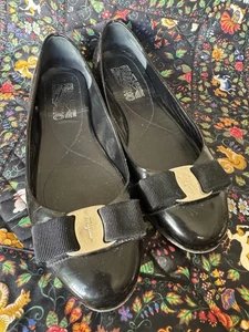 Salvatore Ferragamo Flats Size 7.5 B Made in Italy Black Patent Leather Bow - Picture 1 of 11