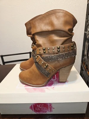 Botín con tachuelas y correas tostadas, talla 8, nuevo, tacón de 3 pulgadas Foto 1 de 2