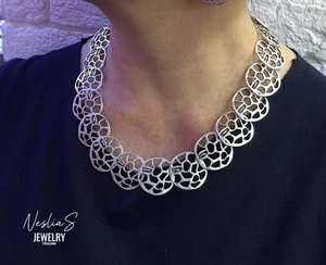 Collana Statement con Elementi Ornamentali Rotondi - Collana Moderna Elegante - Foto 1 di 4