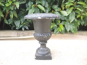 Französische Vintage Gusseisen Gartenurne Ei und Dartrand 22 cm hoch (334) - Bild 1 von 4