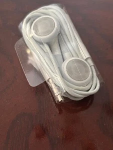 Apple Headphones New/Unused - Picture 1 of 3