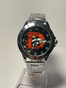 Reloj Denver Broncos NFL Team Logo Para Hombre Acero Inoxidable Plateado NUEVO - Imagen 1 de 7