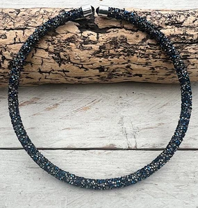 Halsband Halsreif Choker Halskette strassbesetzt Strasskette dunkelblau/grau - Bild 1 von 2