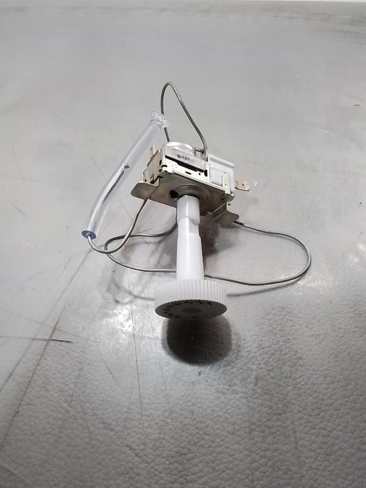 Conjunto de control de temperatura de refrigerador GE N.M.: WR17X11537, WR09X26874 Foto 1 de 4