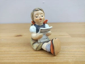 Vintage Hummel 389 TKM-4 1964-1972 MCM Girl Sitting Singing Sheet Music Figurine - Picture 1 of 22