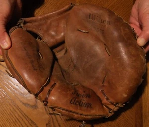 Wilson Hal Smith Model A2575 Catcher's Mitt - Used But Useable! - Picture 1 of 5