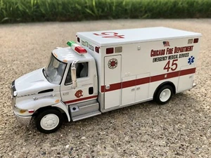 2003 First Gear Chicago Fire Department Ambulance 45 International 4400 replica - Foto 1 di 2