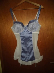 Sexy BH-Hemdchen Grösse 85C lila-weiss mit 4 Strapsen - Bild 1 von 4
