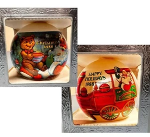 2 Vintage 1988 Unbreakable Satin Ornament Christmas Memories Santa Made In USA - Bild 1 von 16