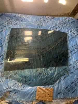 Vidrio puerta trasera izquierda del lado del conductor BMW E60 525i 530i 2004-2010 OEM Foto 1 de 4